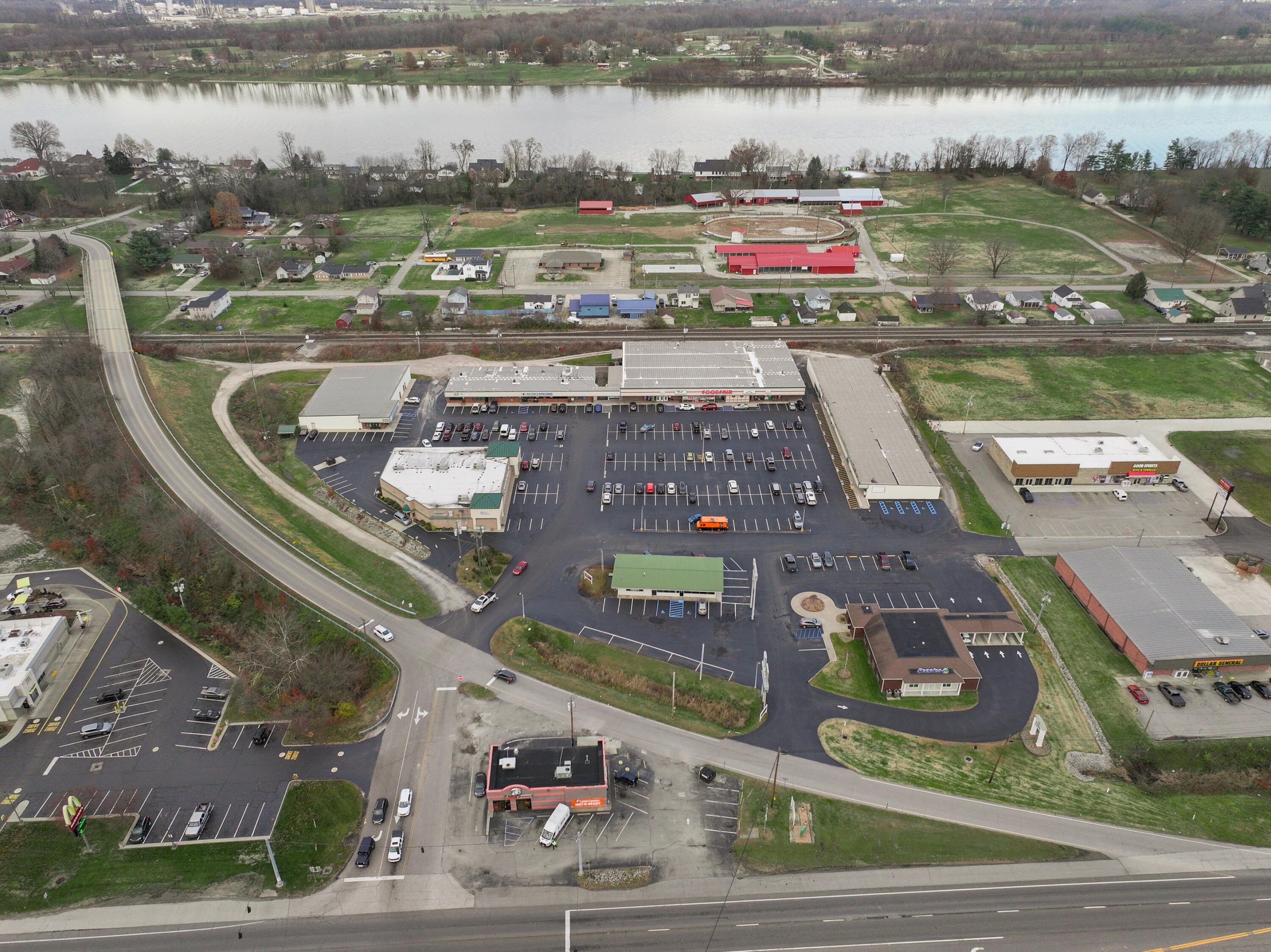 Retail Shopping Center on 9 Acres