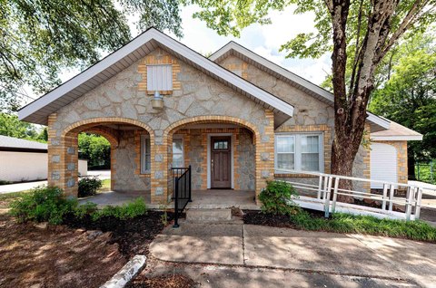 Commercial Building with Prime Location