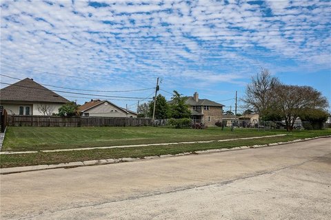 Land, Arabi, LA