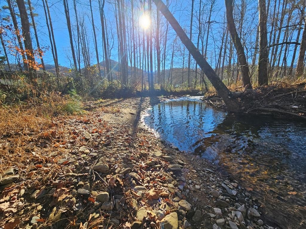 Creekfront Vacant Lot in Hayesville