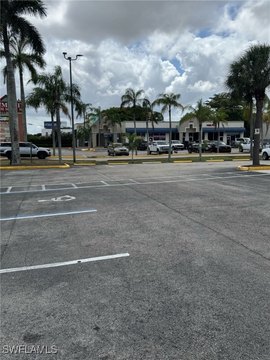 Restaurant with Full Alcohol License