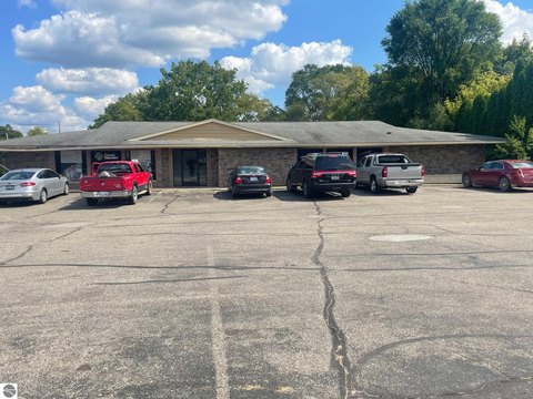 Medical/Dental Office with Large Parking