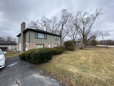 Commercial Building in Chain-O-Lakes Heart