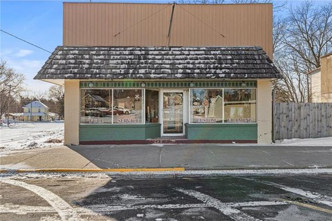 Main Street Commercial Property, Roberts