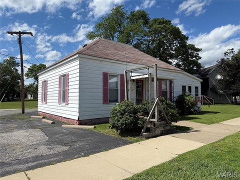 East Alton Office/Residential Opportunity