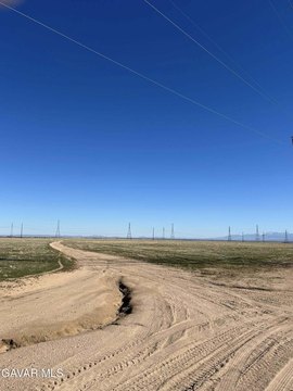 Spacious Land in Antelope Acres