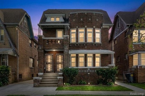 Brick Triplex with Flexible Occupancy