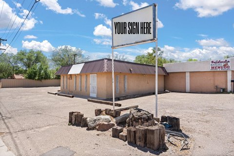 Retail Building in South Valley