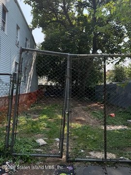 LAND - Staten Island, NY