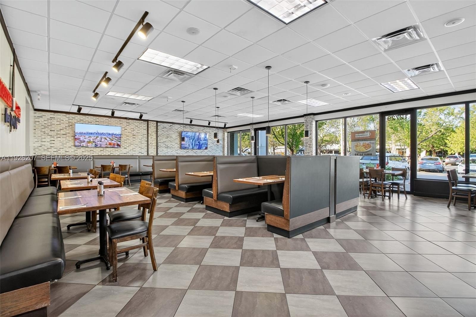 Turnkey Restaurant Opportunity in Pinecrest