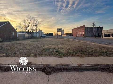 Commercial Land in Okeene, OK