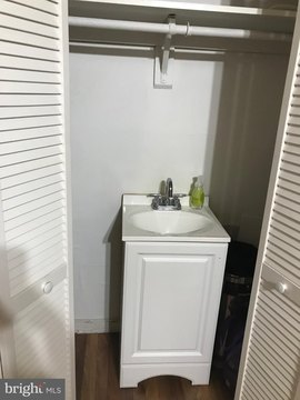 Four-Level Mixed-Use Building For Lease