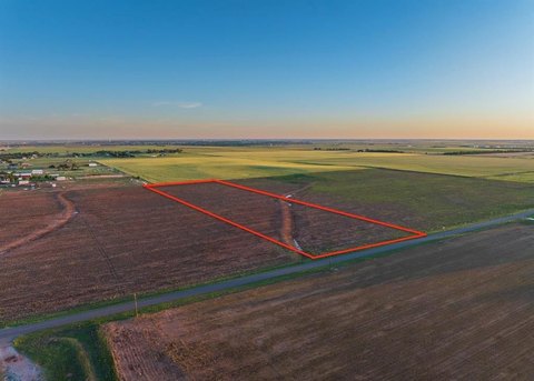 10 Acres Near Altus