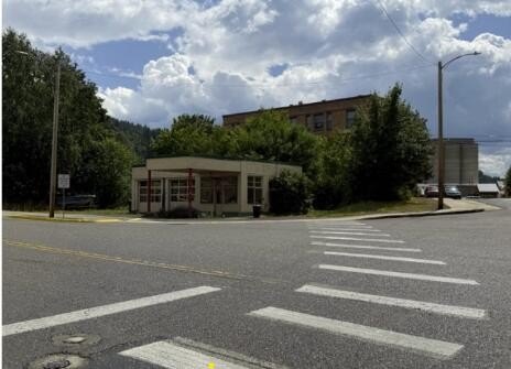 Specialty Commercial Building