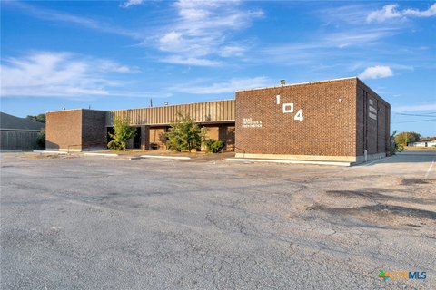 Versatile Commercial Building in Victoria