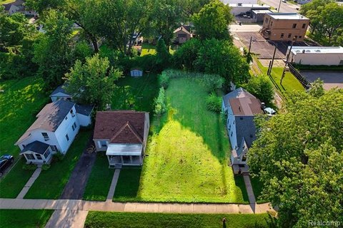 Residential Lot in Redford Township