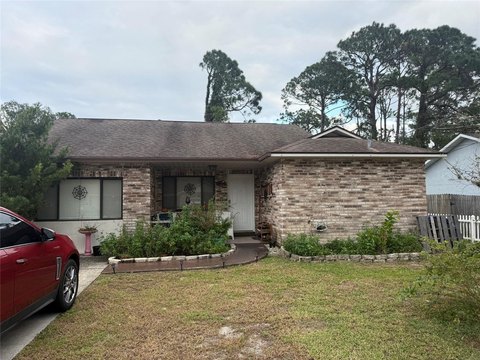 Half-Duplex Residence with Private Yard