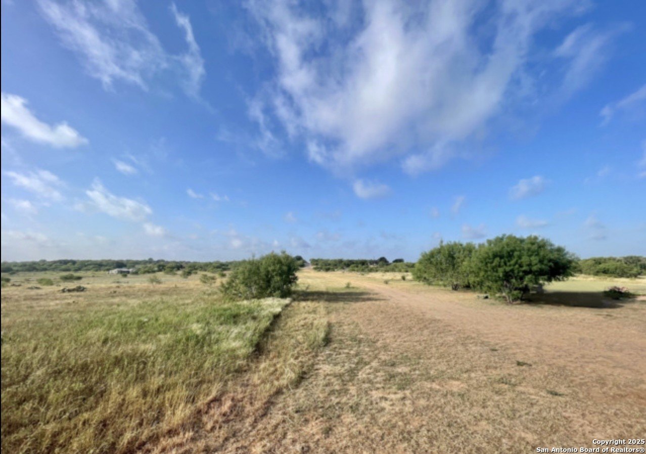 Residential Land in Moore, TX