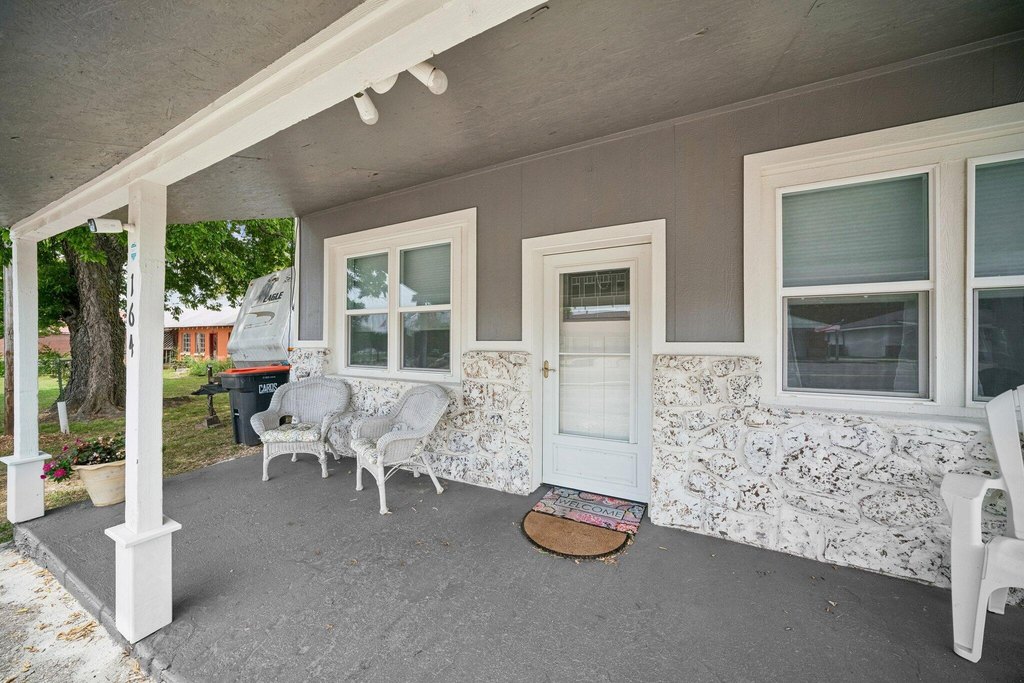 164 W Cherokee Ave, Langley, OK 74350