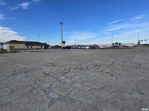 Commercial Land in High-Traffic Area