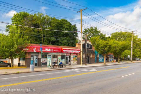 Prime Forest Avenue Commercial Property