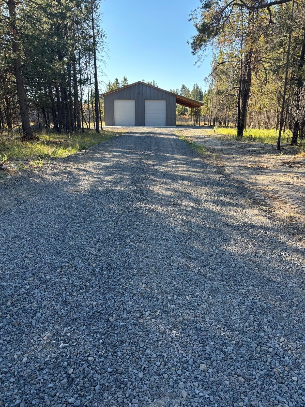 Spacious Shop on Large Lot