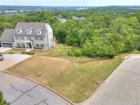 LAND - Jenks, OK