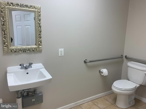 Retail/Office Space in Woodbridge, VA