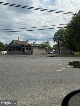 Turn-Key Pizzeria with Rental Apartment