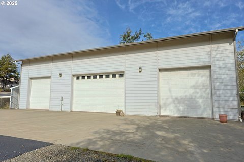 Versatile Shop on Large Parcel