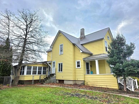 Convertible Multi-Family Home Near Market