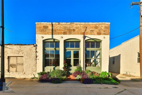 Historic Hospitality and Restaurant Building
