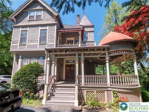 4-Unit Multifamily with Turret