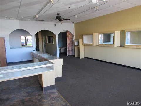 Retail-Office Suite with Mall Visibility