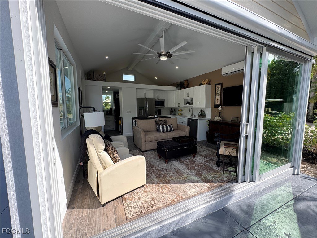 Turnkey Coach House in RiverBend