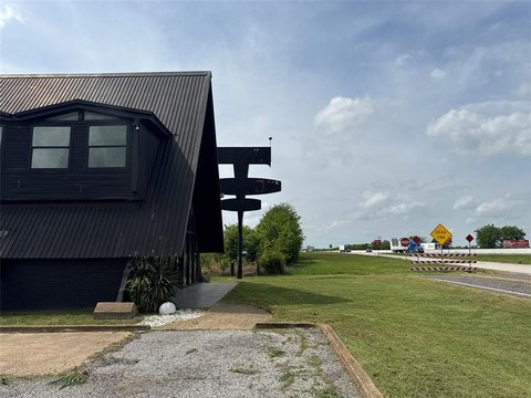 Prime Highway Frontage Retail Space