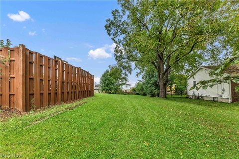 Land, Struthers, OH