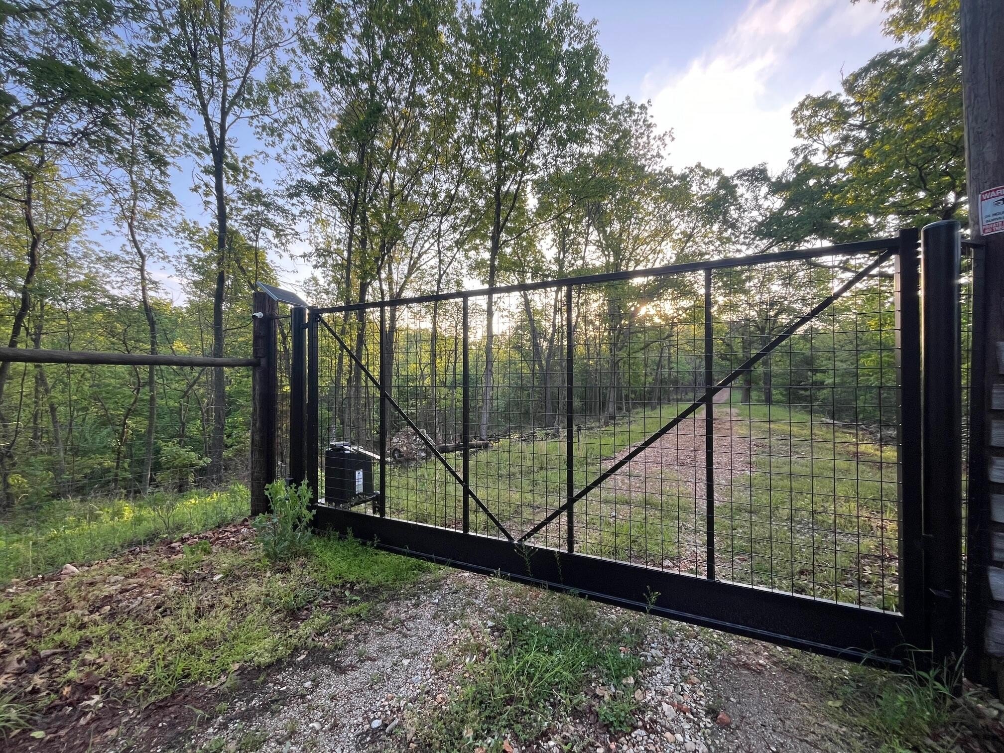 Ozarks High-Fence Hunting and Recreational Property