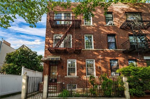 Brooklyn Vacant Multifamily Building