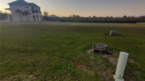 Land, LA