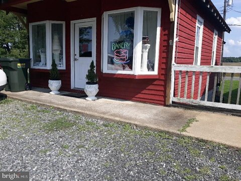 Vacant Retail Space on Route 3