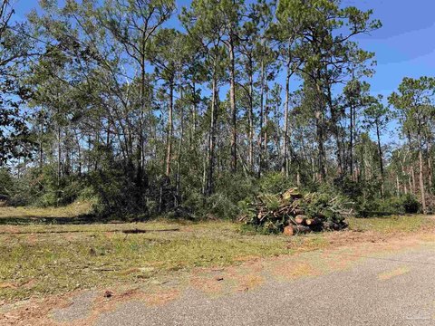 Land, Milton, FL