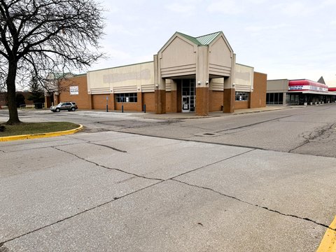 Freestanding Drug Store Building