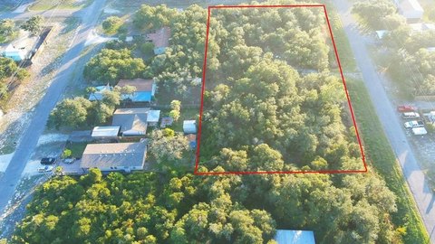 Spacious Land Parcel in Rockport