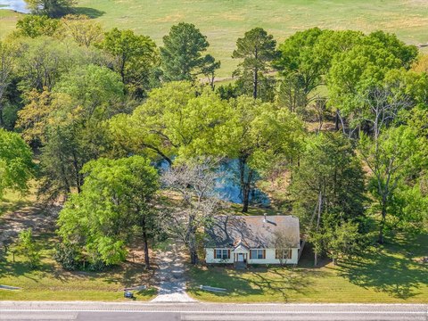 Farmhouse Rental Home with Workshop