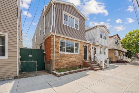 Richmond Hill Multifamily House