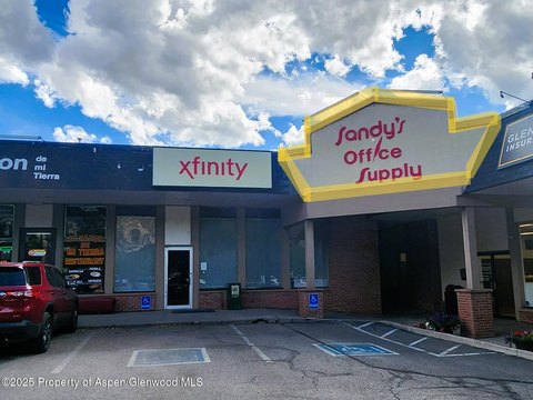 Versatile Commercial Space on Highway 82