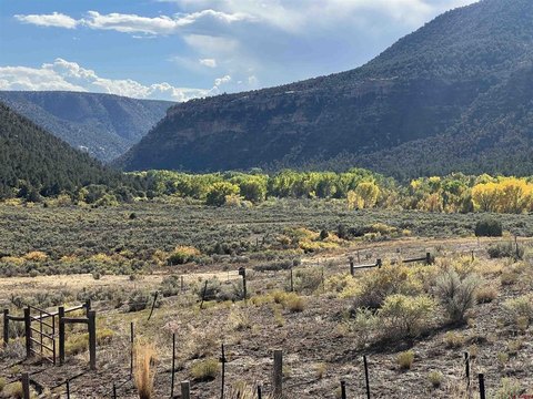 Secluded Land Bordering Public Land