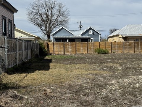 LAND - San Antonio, TX