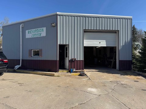 Commercial Shop on Highway 10
